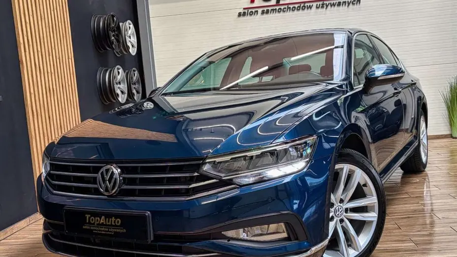VOLKSWAGEN Passat -