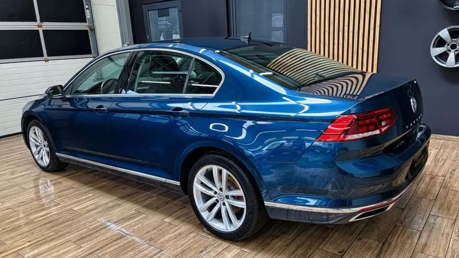 VOLKSWAGEN Passat -