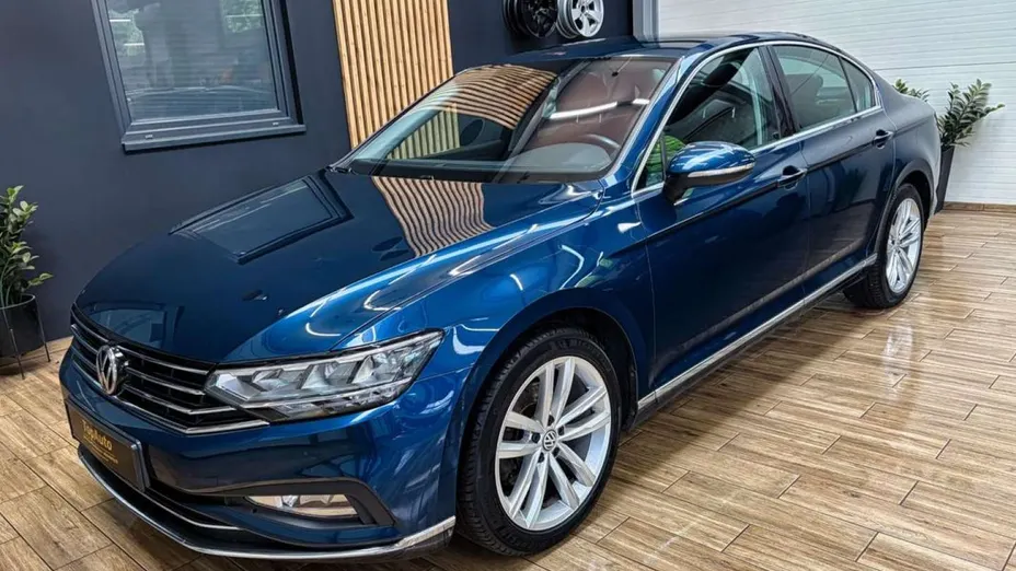 VOLKSWAGEN Passat -