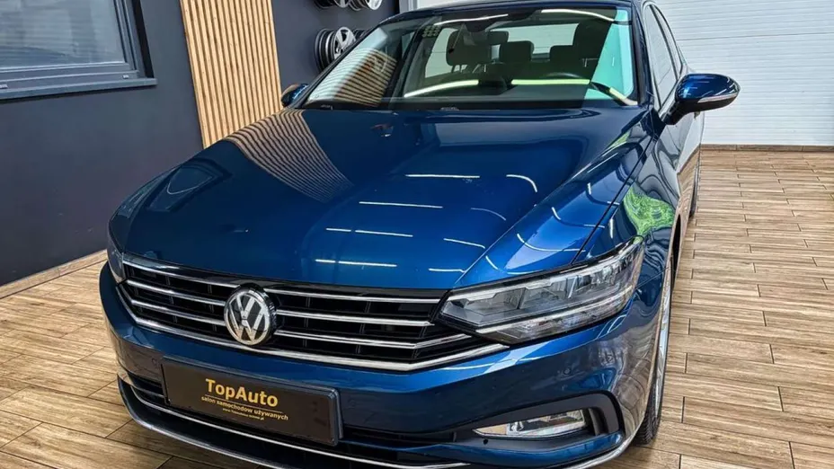 VOLKSWAGEN Passat -
