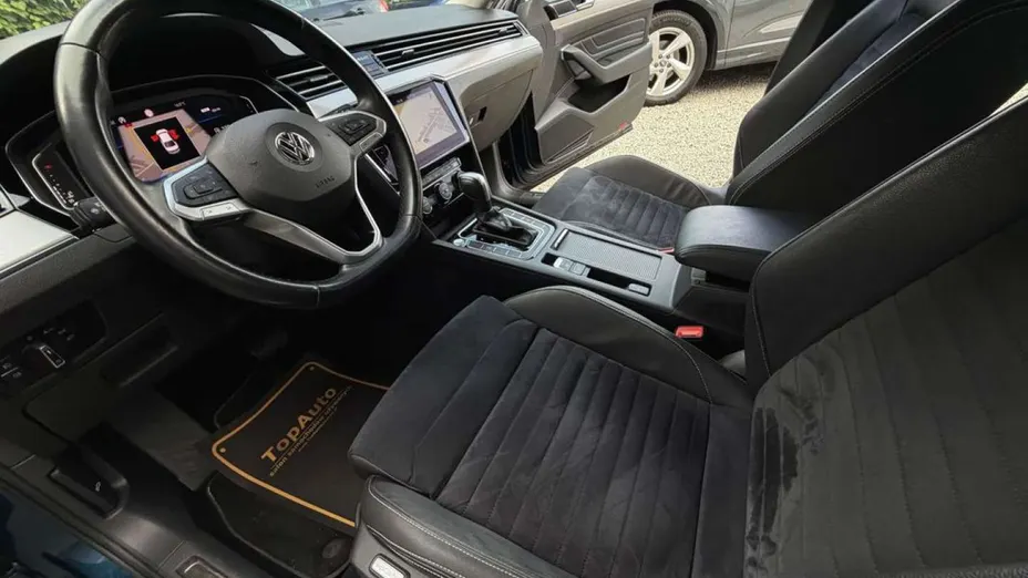 VOLKSWAGEN Passat -
