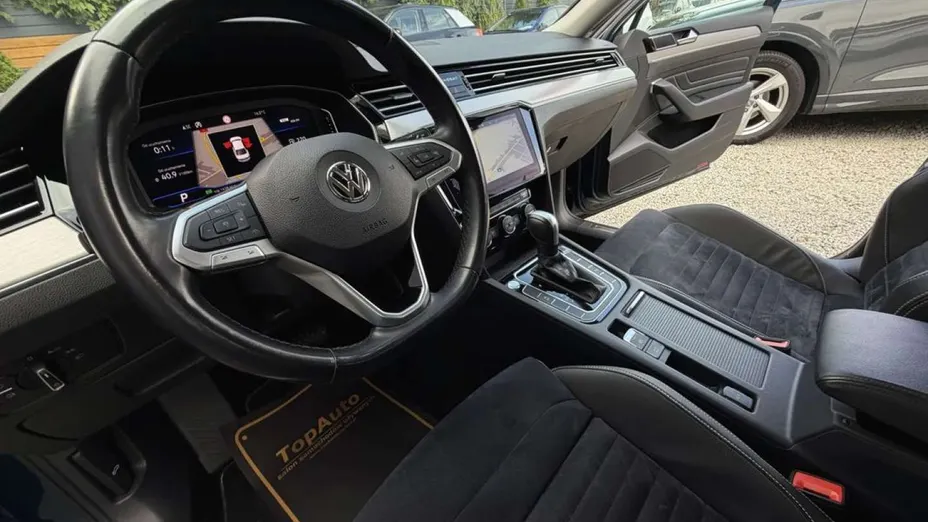VOLKSWAGEN Passat -