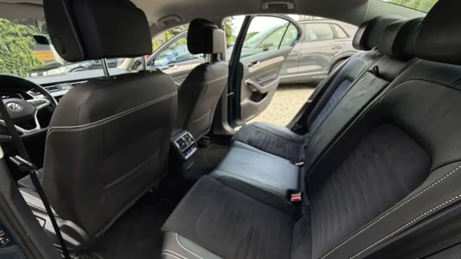 VOLKSWAGEN Passat -