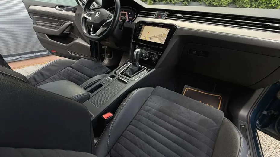 VOLKSWAGEN Passat -