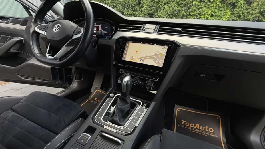 VOLKSWAGEN Passat -