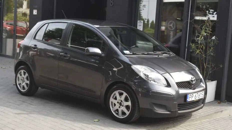 TOYOTA Yaris -