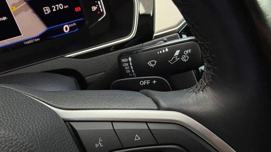 VOLKSWAGEN Passat -