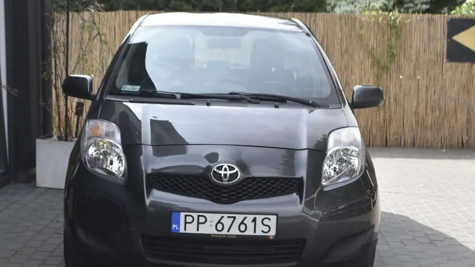 TOYOTA Yaris -