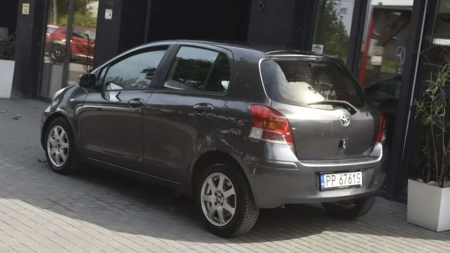 TOYOTA Yaris -