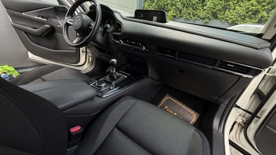 MAZDA CX-30 -
