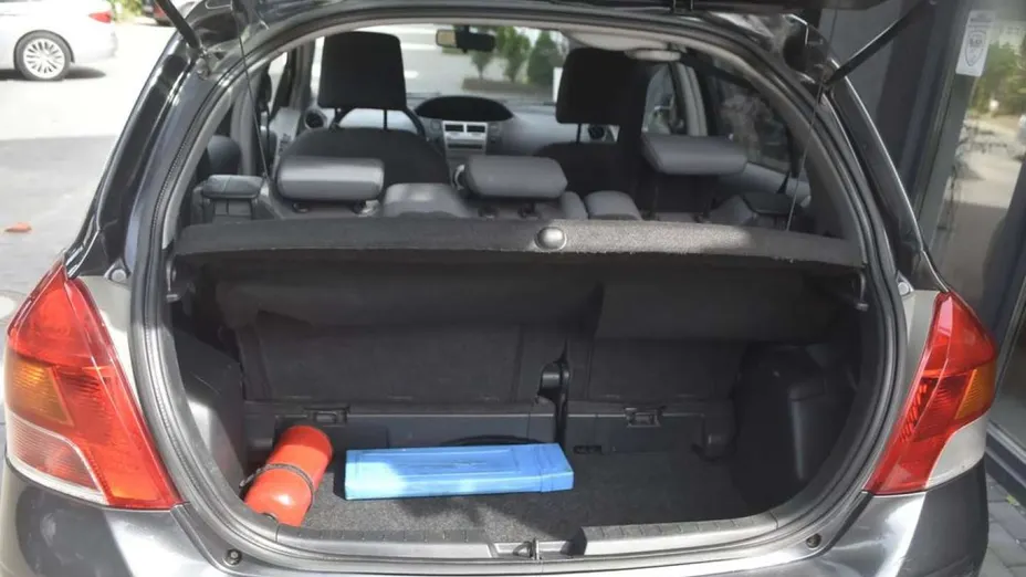 TOYOTA Yaris -