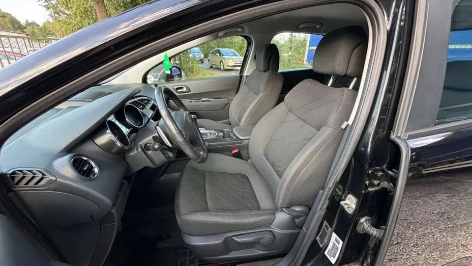 PEUGEOT 3008 -
