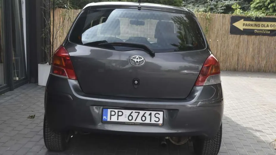 TOYOTA Yaris -