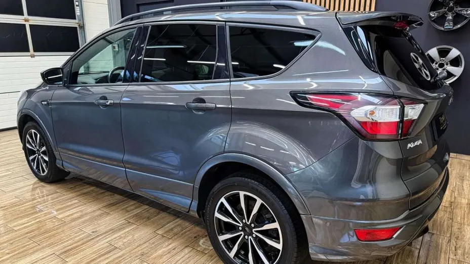 FORD Kuga -