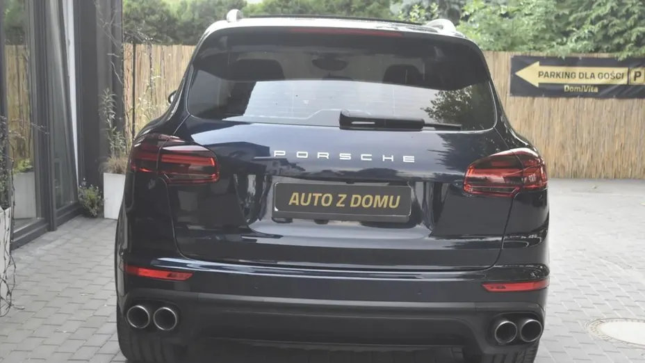 PORSCHE Cayenne -