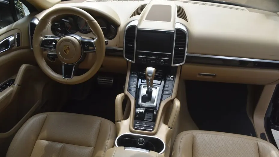 PORSCHE Cayenne -