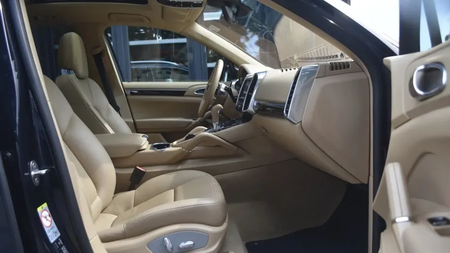 PORSCHE Cayenne -