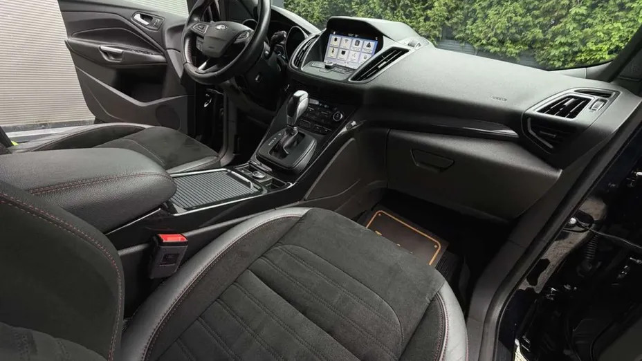 FORD Kuga -