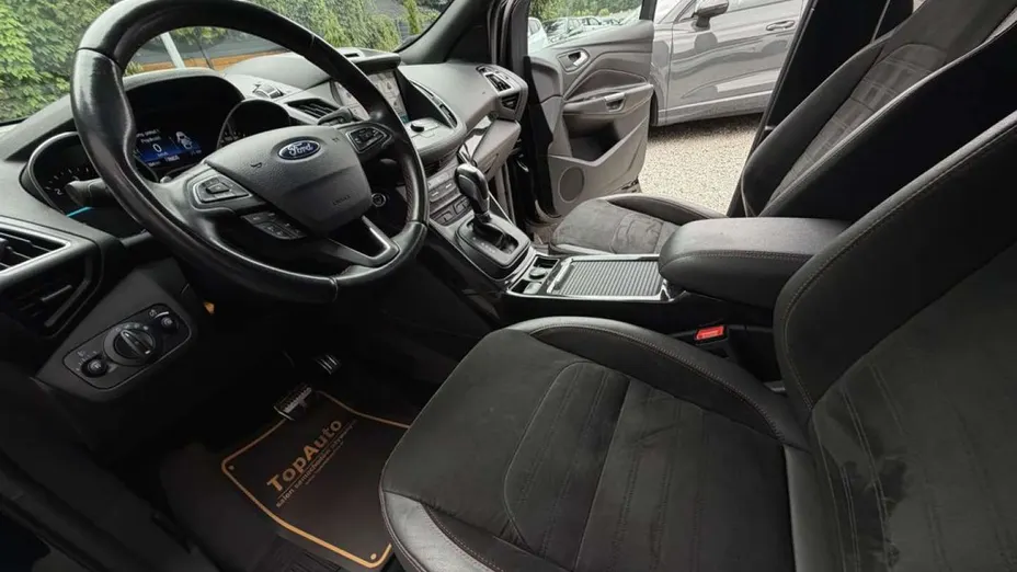 FORD Kuga -