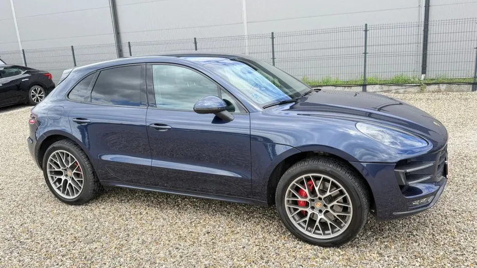 PORSCHE Macan -