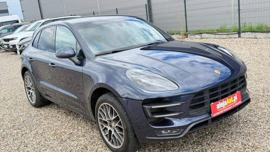 PORSCHE Macan -