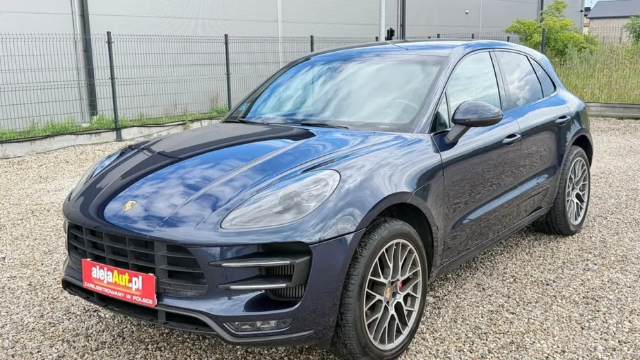 PORSCHE Macan -