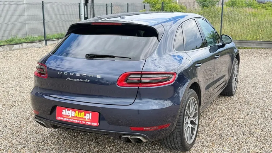 PORSCHE Macan -