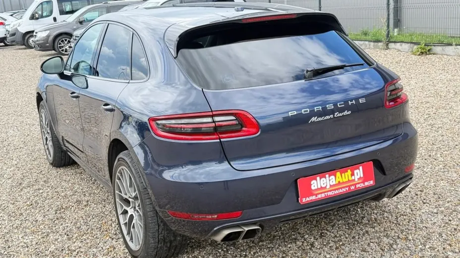 PORSCHE Macan -