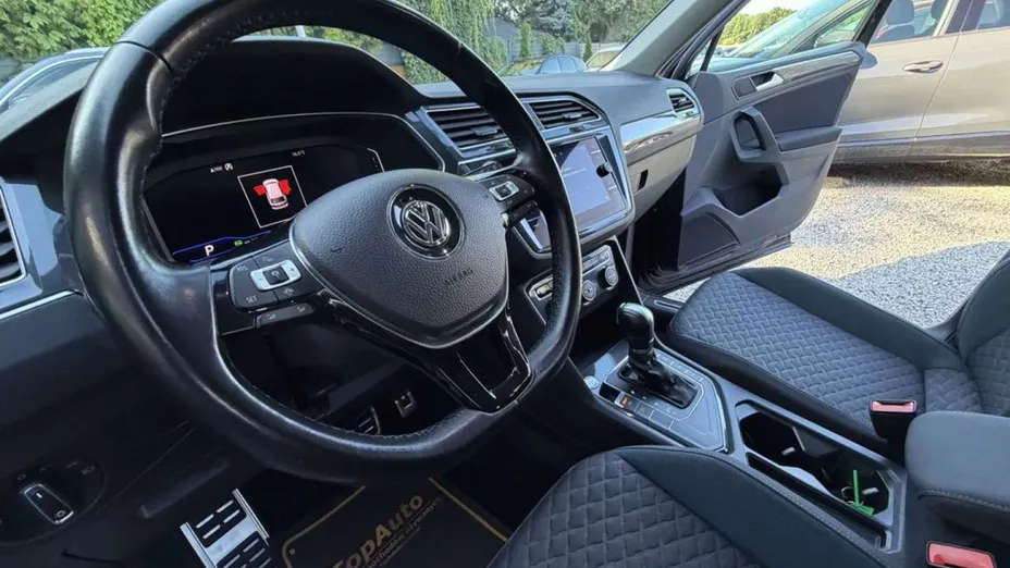 VOLKSWAGEN Tiguan -