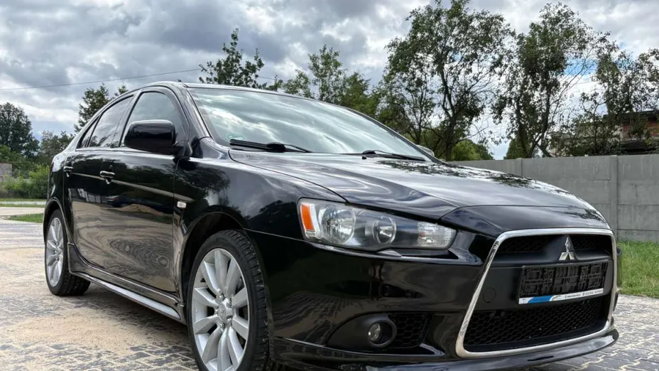 MITSUBISHI Lancer -