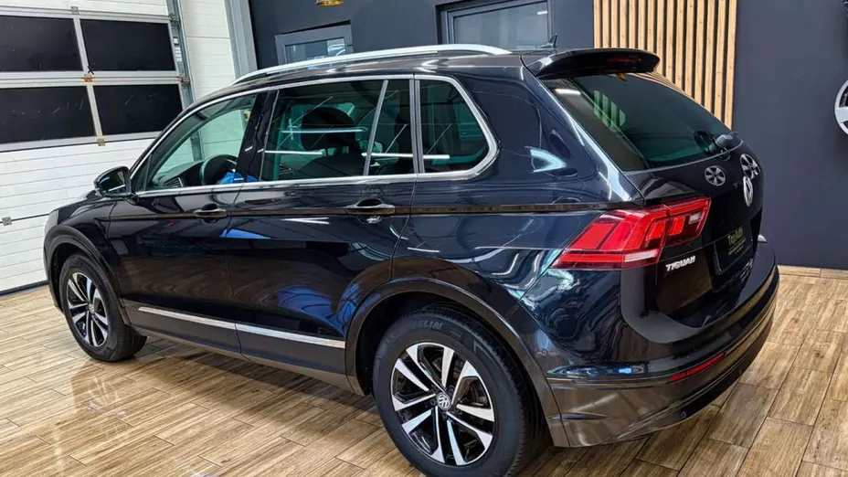 VOLKSWAGEN Tiguan -