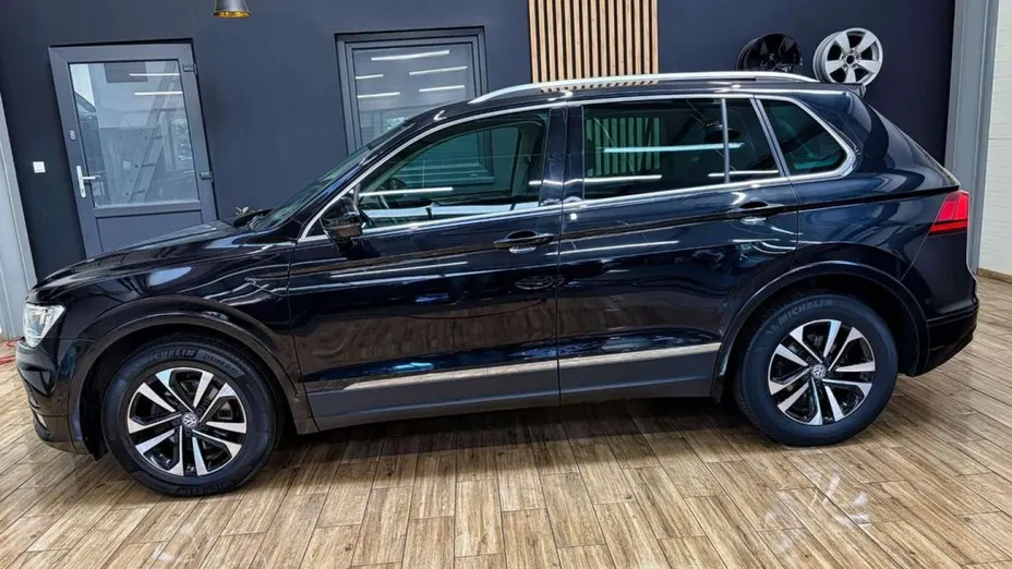 VOLKSWAGEN Tiguan -