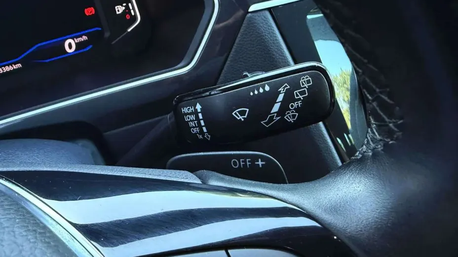 VOLKSWAGEN Tiguan -
