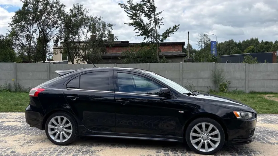 MITSUBISHI Lancer -