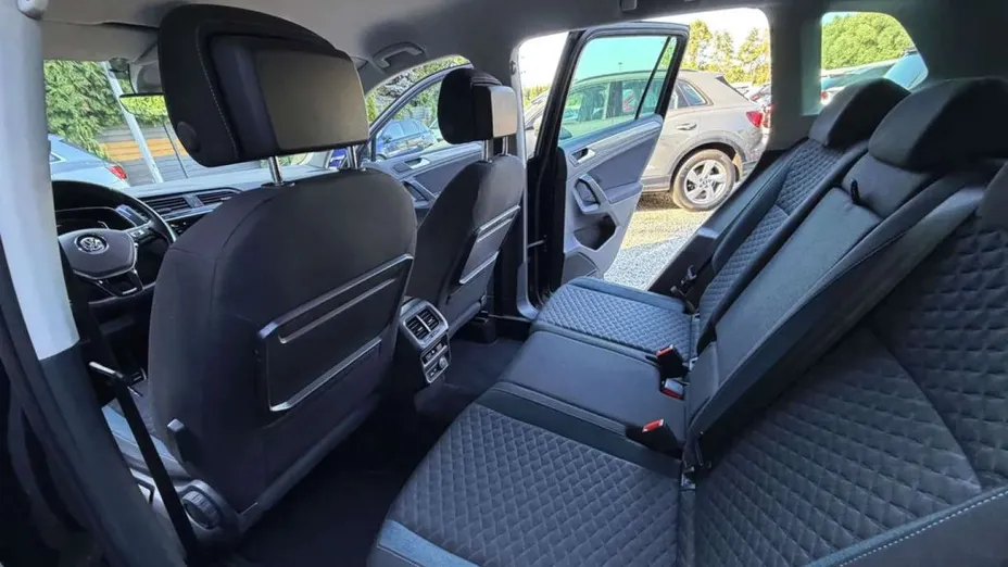 VOLKSWAGEN Tiguan -
