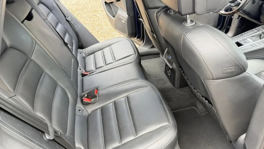 PORSCHE Macan -
