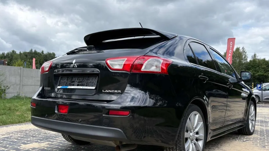 MITSUBISHI Lancer -