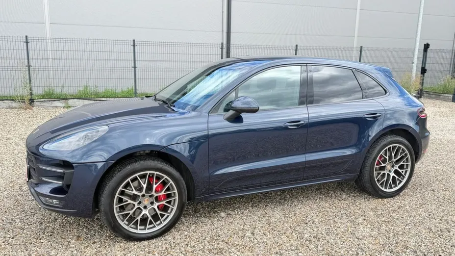 PORSCHE Macan -