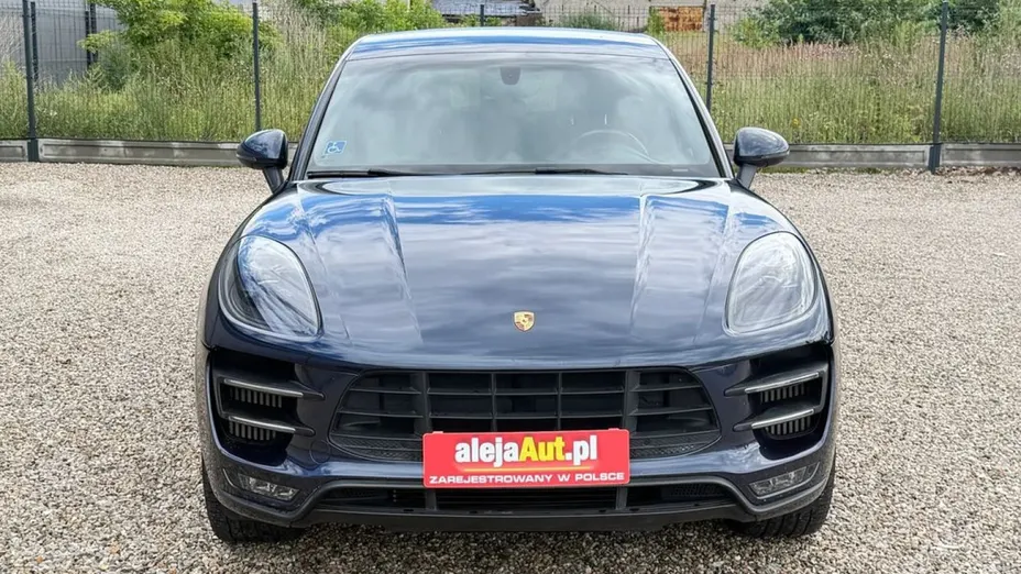 PORSCHE Macan -