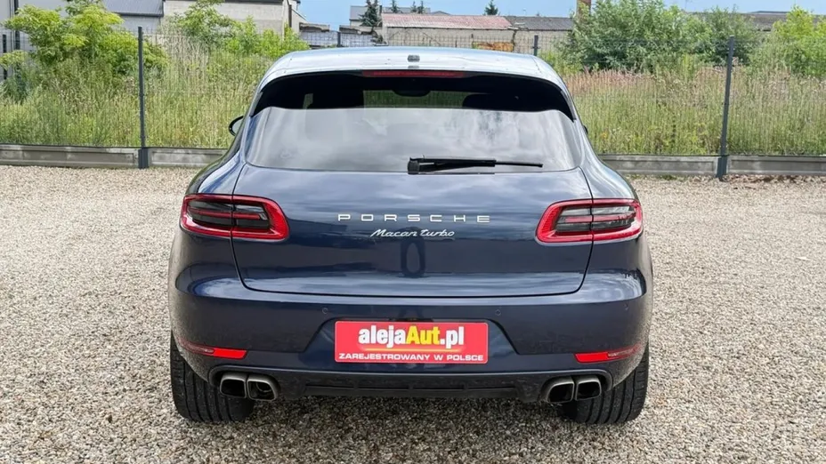 PORSCHE Macan -