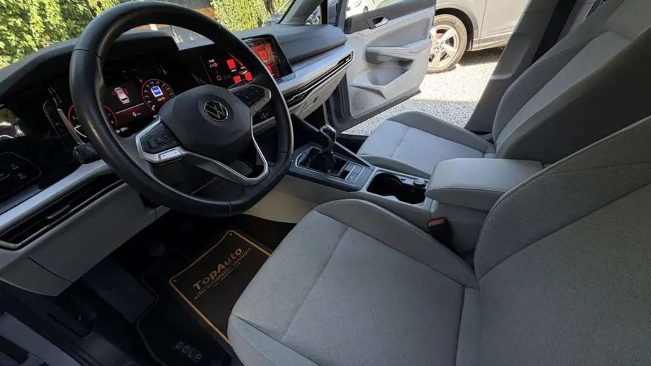 VOLKSWAGEN Golf -