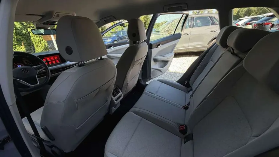 VOLKSWAGEN Golf -