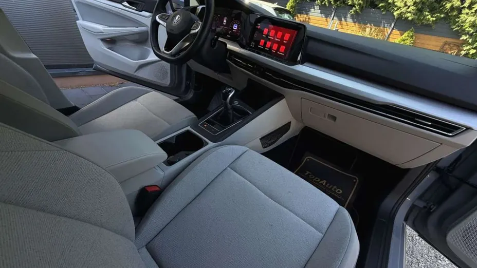 VOLKSWAGEN Golf -