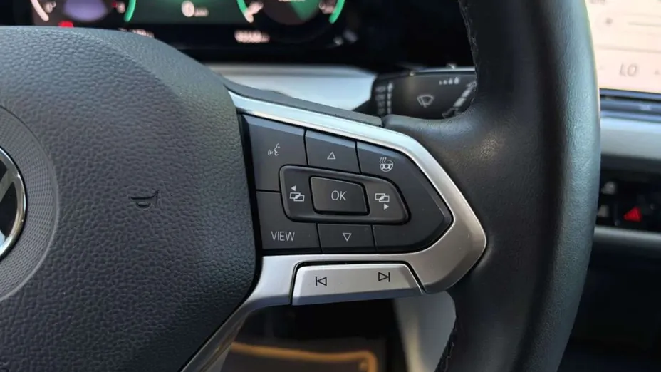 VOLKSWAGEN Golf -