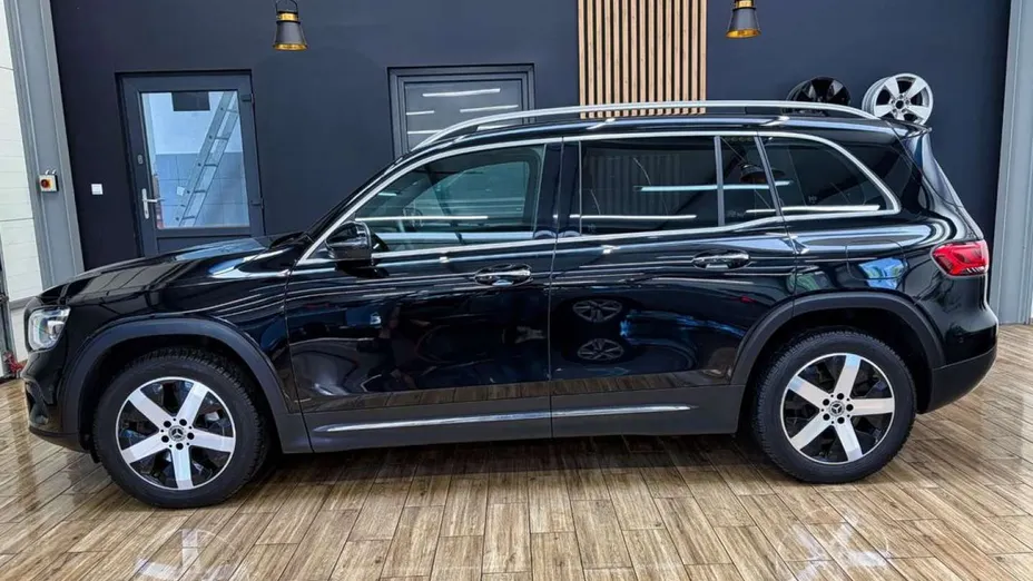 MERCEDES-BENZ GLB -
