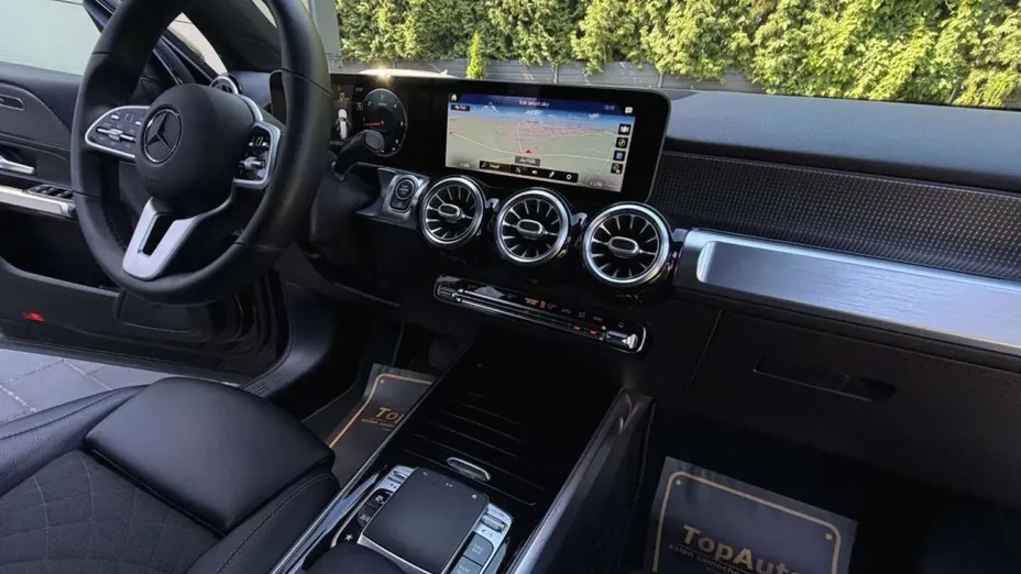 MERCEDES-BENZ GLB -