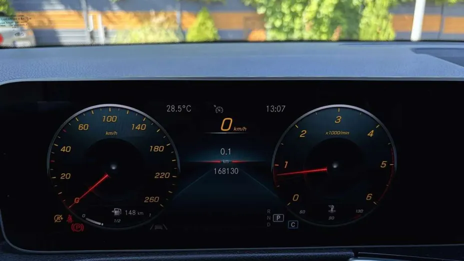 MERCEDES-BENZ GLB -