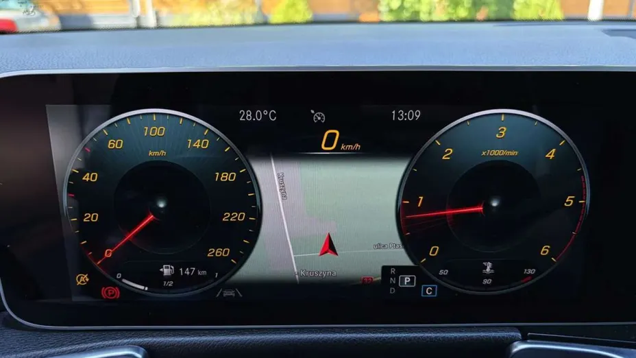 MERCEDES-BENZ GLB -
