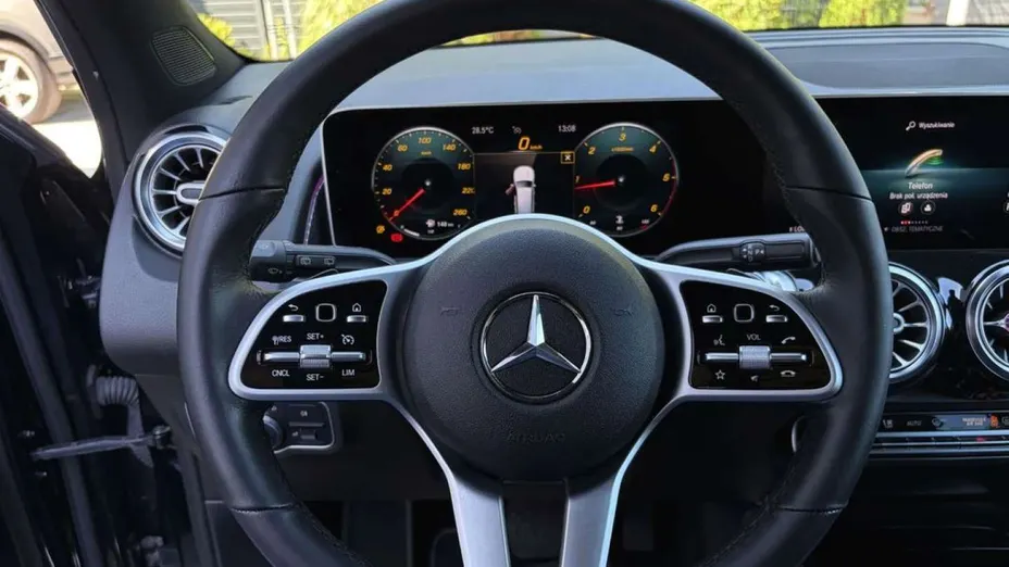MERCEDES-BENZ GLB -