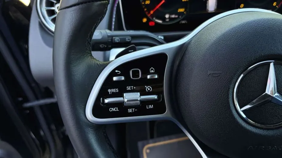 MERCEDES-BENZ GLB -